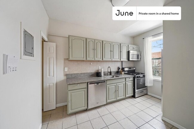 Foto del edificio - Room in Shared 4 bed/1 bath home