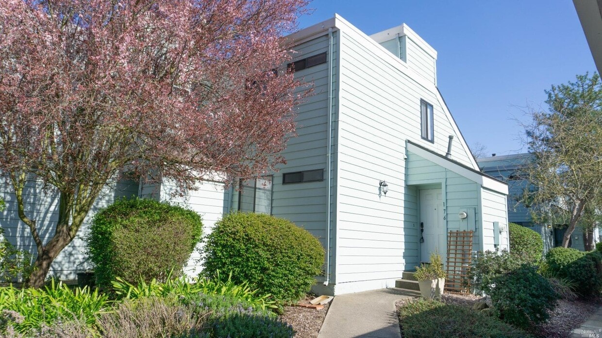 176 Courtyards E, Windsor, CA 95492 Condo for Rent in Windsor, CA