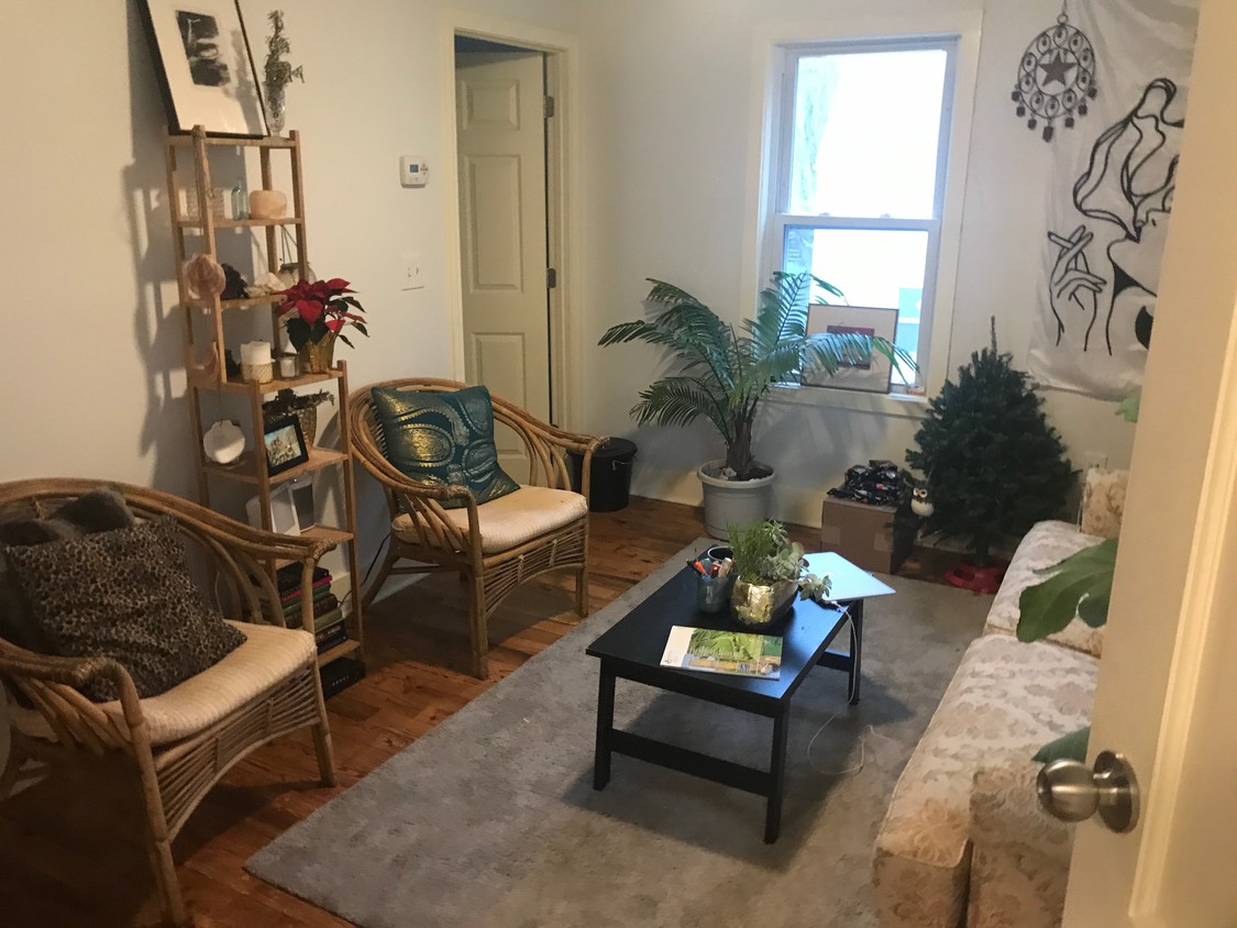 Sala de estar - 13 Hall Ave