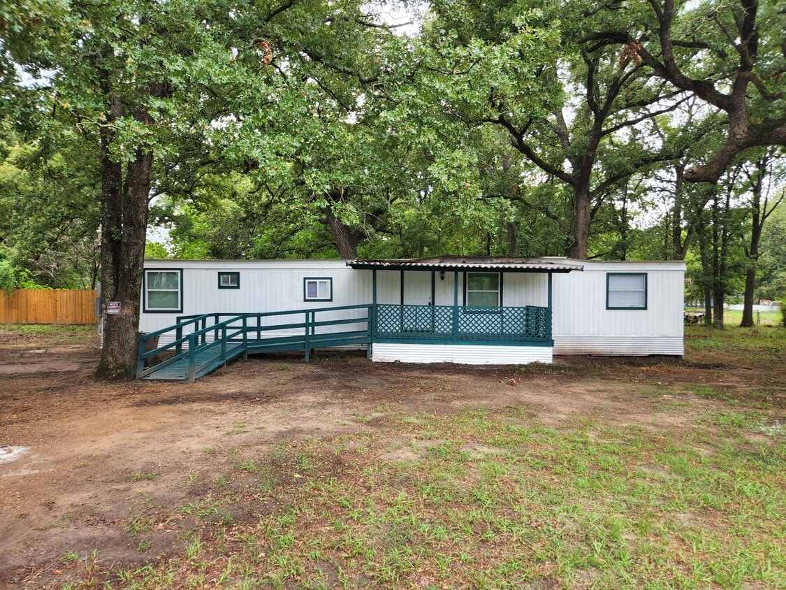 Primary Photo - 108 Owens Cir