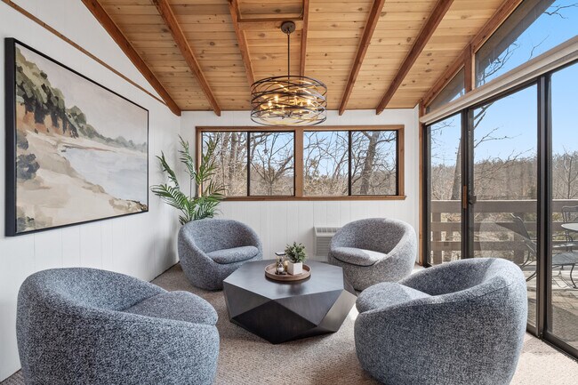 Building Photo - 1216 Whitetail Lake Dr