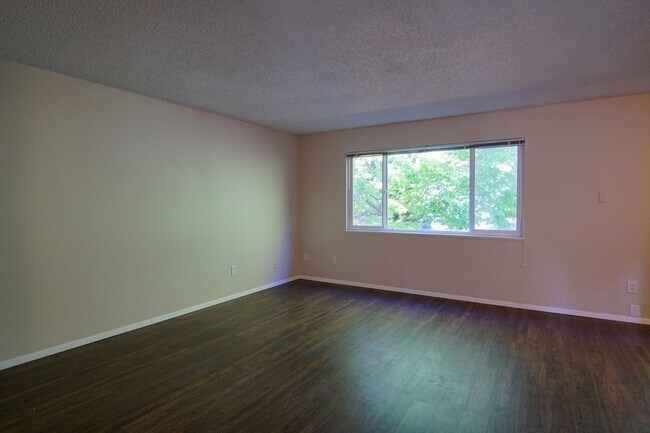 Foto del edificio - Updated Sunnyside Two-Bedroom with Parking...
