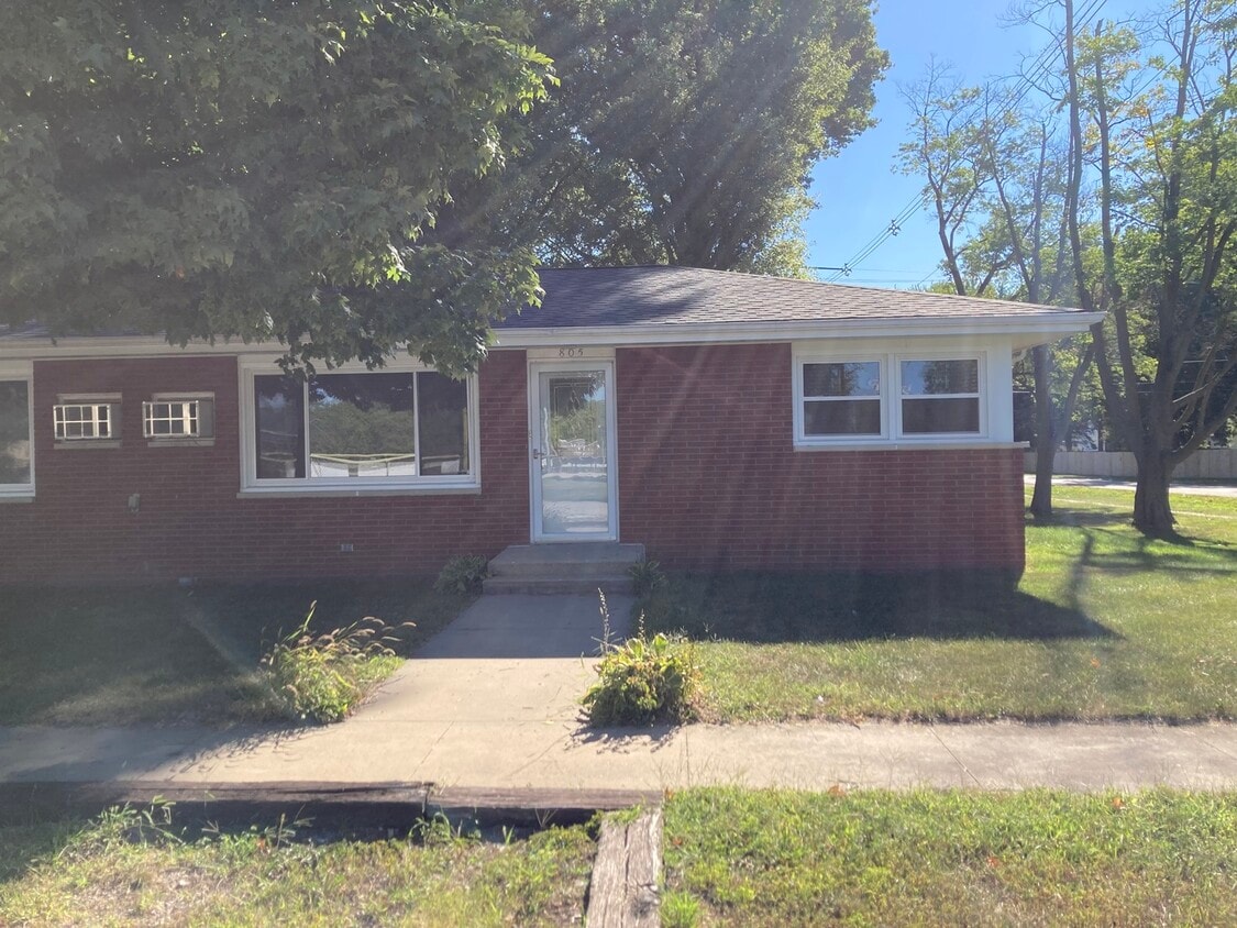 Primary Photo - 805 N 3rd St