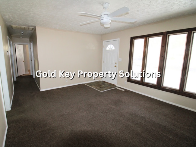 Foto del edificio - Spacious 3 BR 1 BA Ranch with Main-Level L...