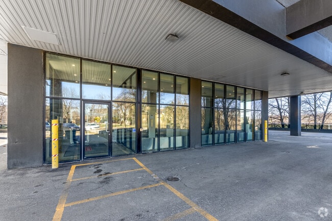 Entrance - Cambridge Park Apartments