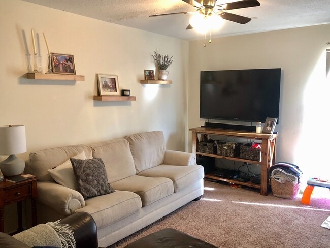 Building Photo - 205 John M Long Dr