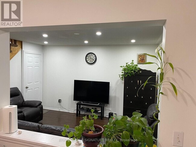 Photo du bâtiment - 1025 Barclay Cir