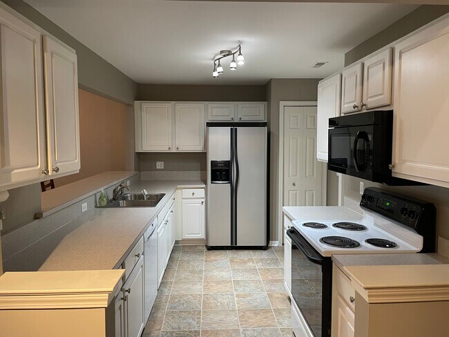 Building Photo - 1881 Flagstone Cir