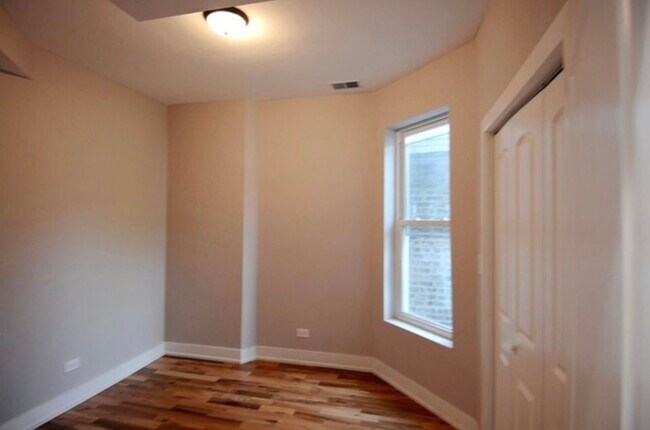 Foto del edificio - 4935 W Washington Blvd