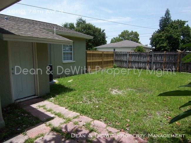 Building Photo - Nicely Renovated 2/1/1 w/Sunroom