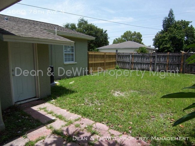 Foto del edificio - Nicely Renovated 2/1/1 w/Sunroom