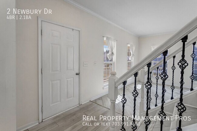 Photo - 2 Newbury Dr House