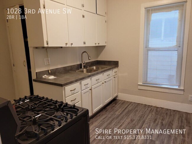Building Photo - SW 2 bedroom home with many updates.