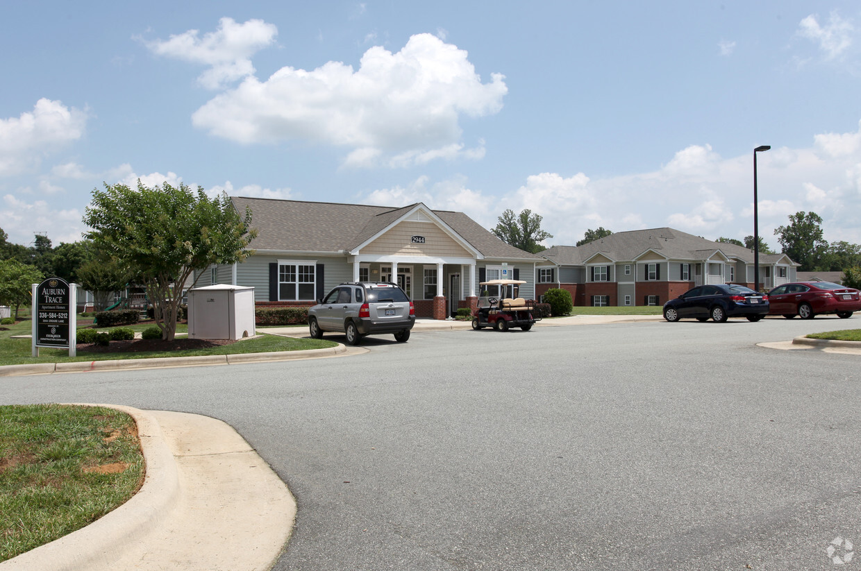 Foto principal - Auburn Trace Apartments