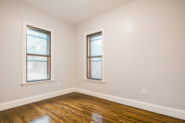 Building Photo - 342 Saratoga St