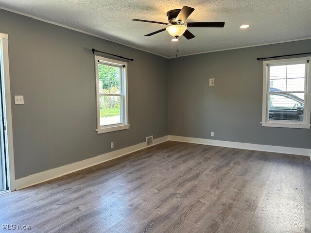 Foto del edificio - 2553 Edgebrook Ave