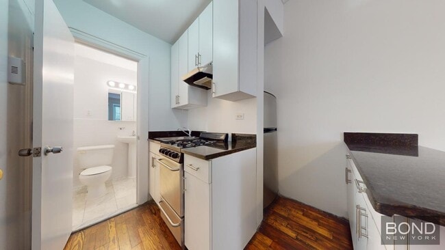 Building Photo - 39 E 65th St