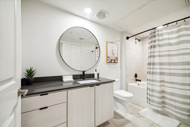 Building Photo - 2137 Pelham Dr