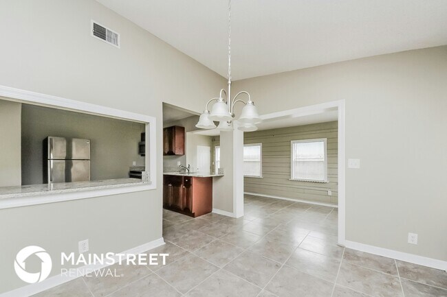 Building Photo - 713 E Flag Way