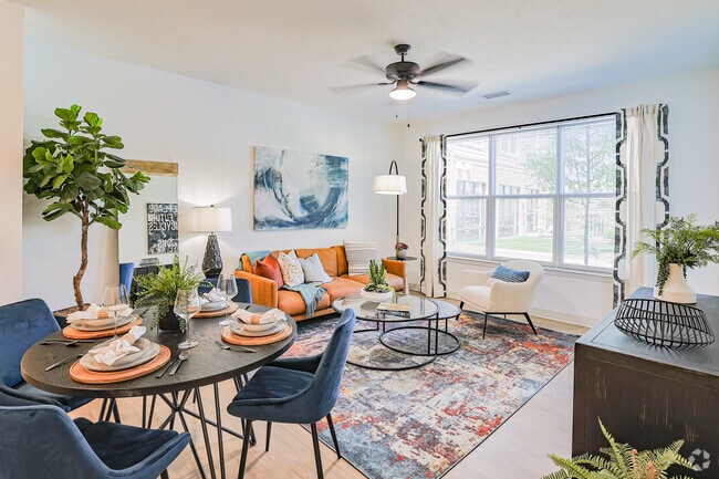 Living Room / Dining Room - The Artisan at Robinson