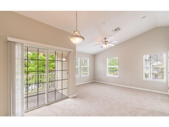 Building Photo - Updated Condo in Fleming Island