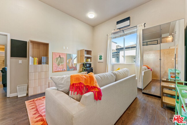 Foto del edificio - 630 W 28th St