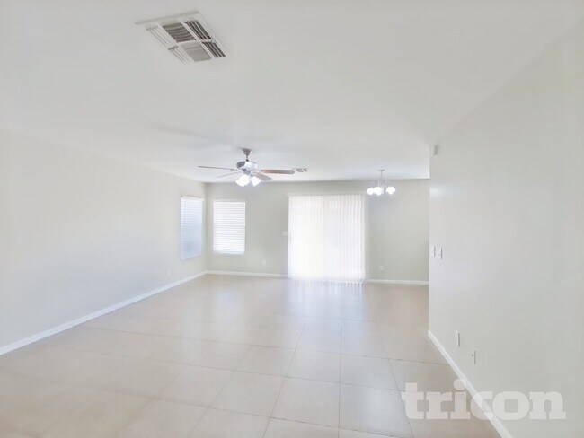 Foto del edificio - 11229 W Devonshire Ave