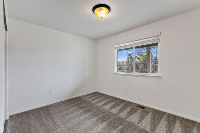 Building Photo - Spacious 3bd 2ba Greeley Ranch Style Home