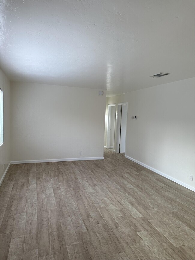 Foto del edificio - 4321 W Myrtle Ave