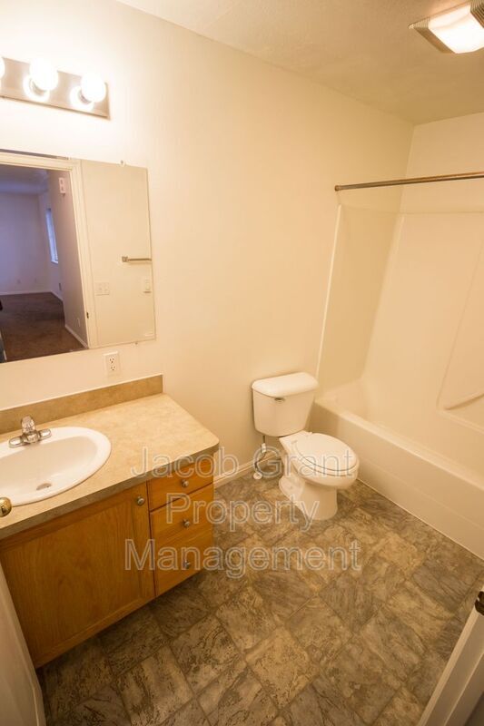 Building Photo - 3560 Deloy Dr