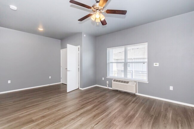 Falcon Studio 495 pies cuadrados de vivienda - The Falcon of Southern Hills Apartments