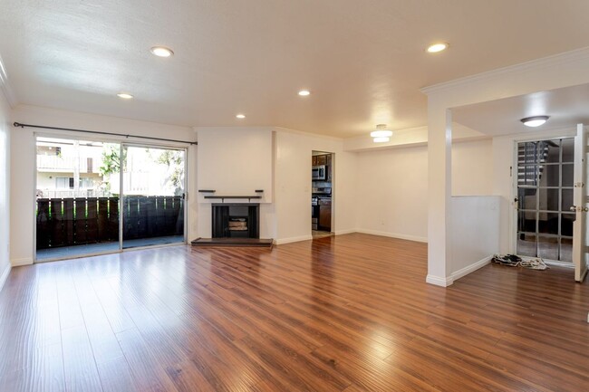 Building Photo - 14990 Victory Blvd