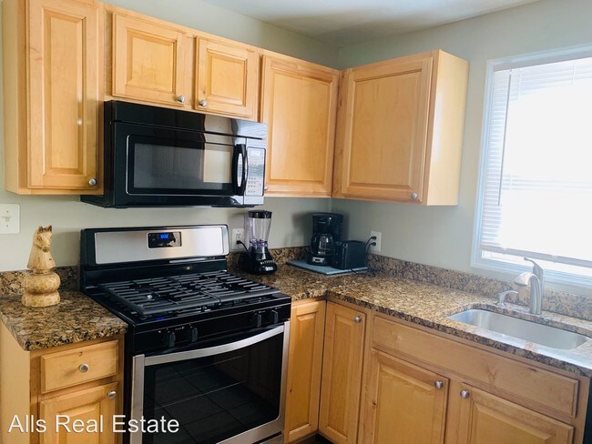 Building Photo - 3 br, 2 bath House - 42 Shirley Ave. 42 Shr