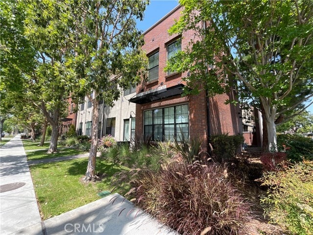 Primary Photo - 501 W Maple Ave