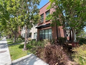 Building Photo - 501 W Maple Ave