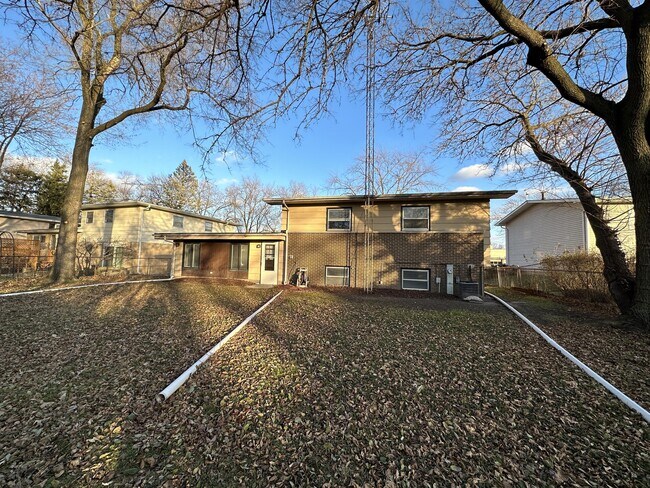 Building Photo - 506 Longwood Dr