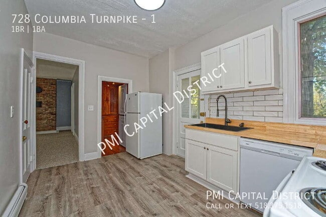 Building Photo - 728 Columbia Turnpike