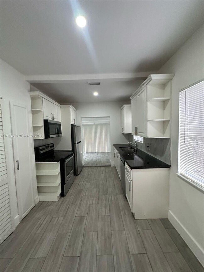 Foto del edificio - 56 NW 70th St