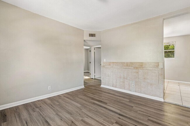 Foto del edificio - 1104 W 29th St