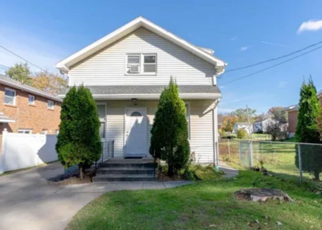 Primary Photo - 31 Wellington Ave