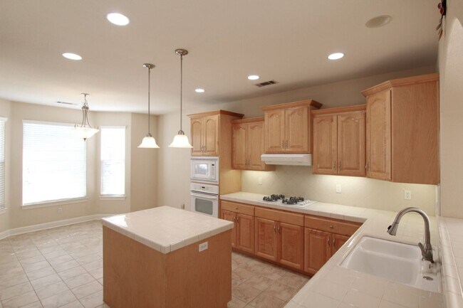 Foto del edificio - Spacious Home Near Mountain View School wi...