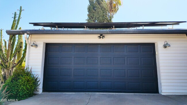Building Photo - 8637 E Keim Dr