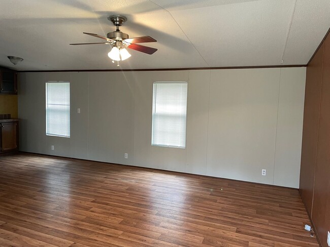 Foto del edificio - 3 BED, 2 FULL BATH MOBILE HOME IN DENTON, ...