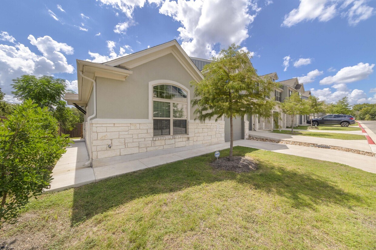 Foto principal - 111 Thelonious Dr
