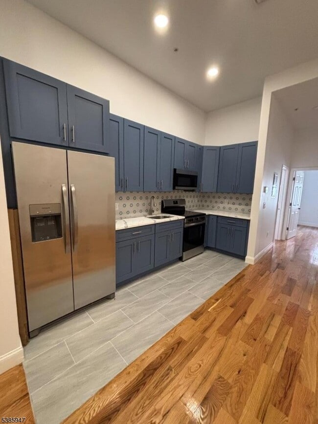 Building Photo - 189 Main St