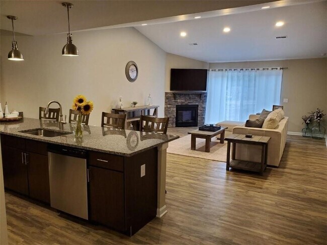 Foto del edificio - 170 Heartwood Ln