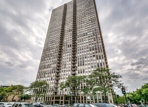 Building Photo - 1660 N La Salle Dr