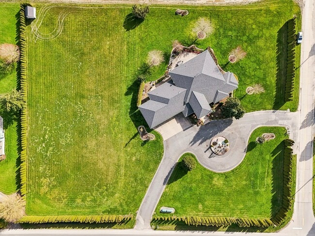 Foto del edificio - 15541 Bradshaw Rd