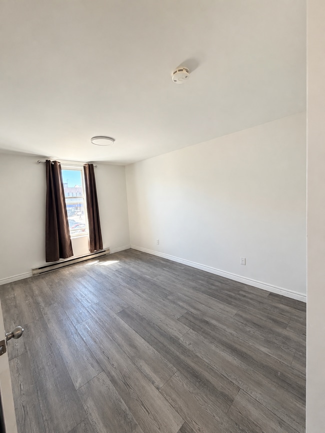 Photo du bâtiment - 2 Bed 1 Bath unit for rent