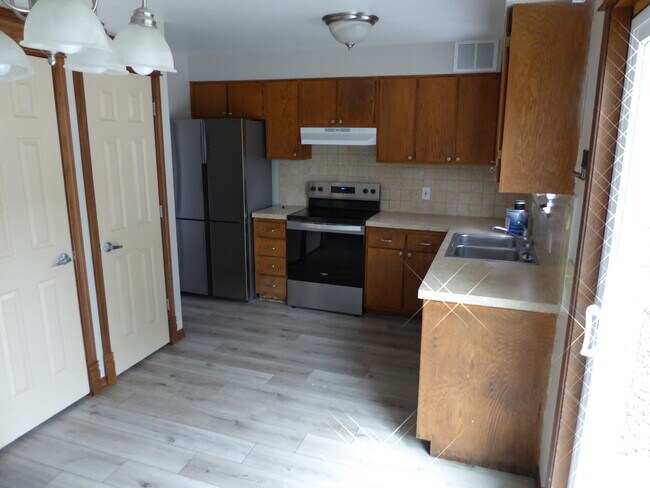 Building Photo - 1628 Azalea Dr